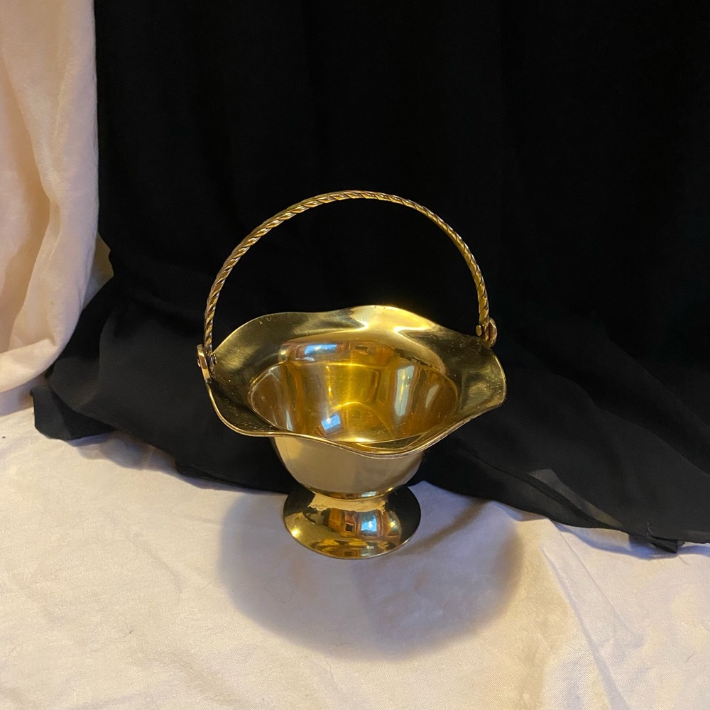 Vtg Hampton Brass Small Basket With Movable Handle Wavy Rim Appr 5.25”